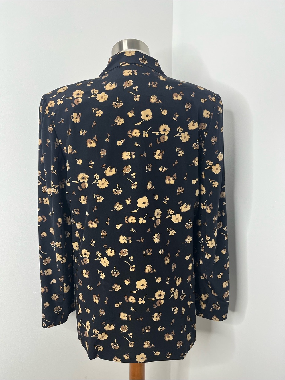 Vintage Saks Fifth Avenue Floral Print Black Blazer with Beige Blossoms - Picture 6 of 9
